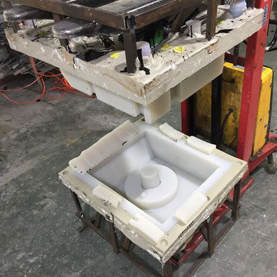 RIM Reaction Injection Moulding قطعات بدنه بزرگ با رنگ آمیزی رسانا